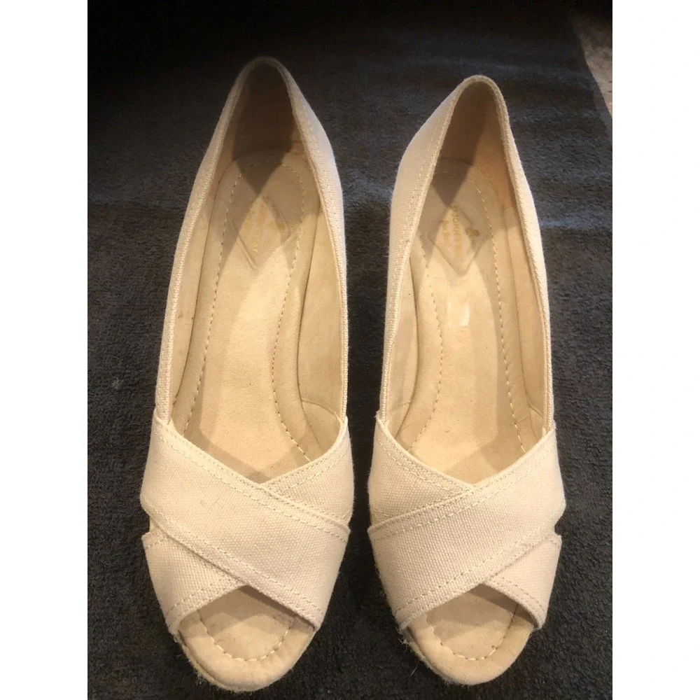 St. John's Bay Womens Size 7 M Beige Wedge Fabric Shoes 0241151